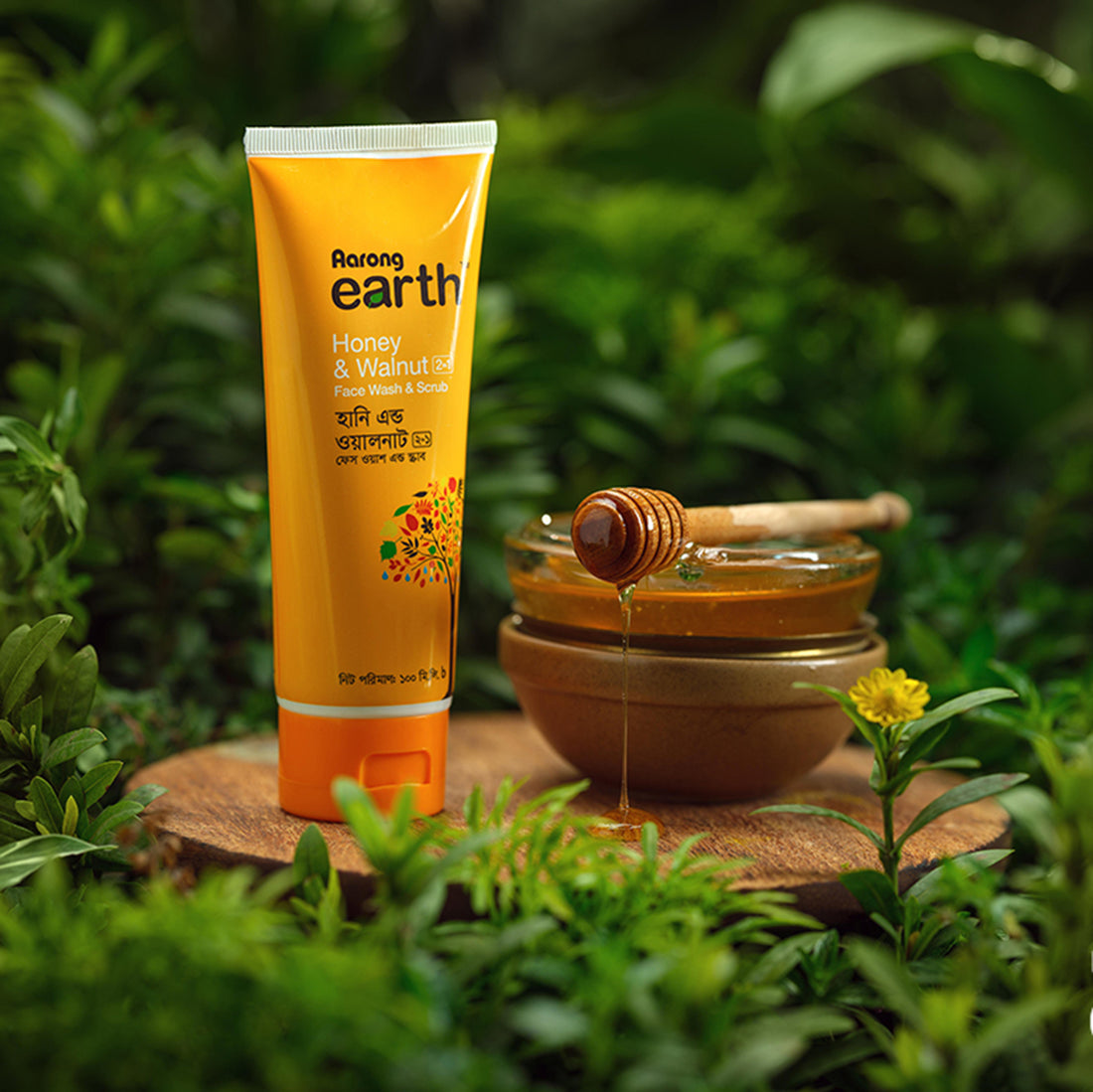 Aarong Earth Honey & Walnut 2-in-1 Face Wash & Scrub (100ml)