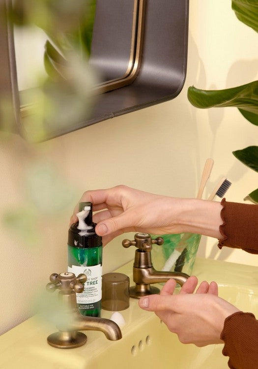 The Body Shop Tea Tree Skin Clearing Foaming Cleanser (150ml)